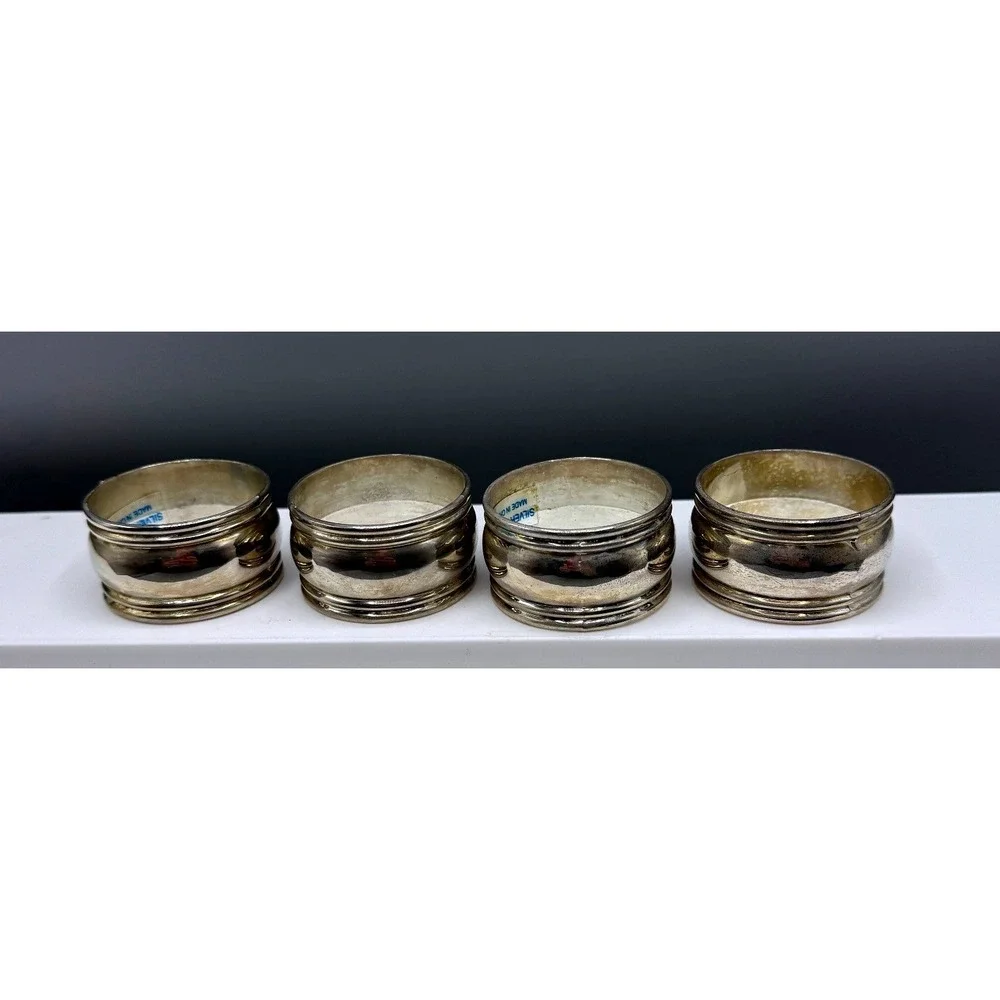 International Silver Company Silver Plated Napkin Rings Set of 4 with Velvet Box